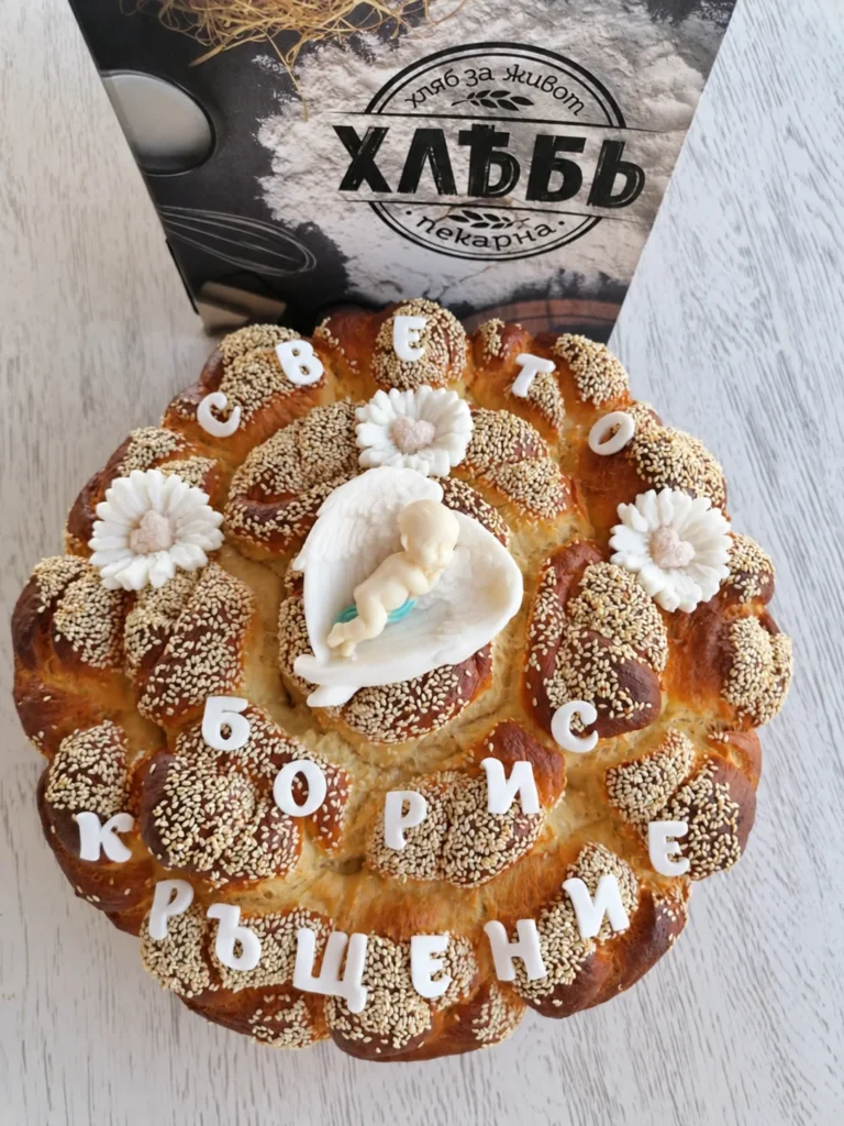 Пита за кръщене на Борис с ангелски крила и цветя